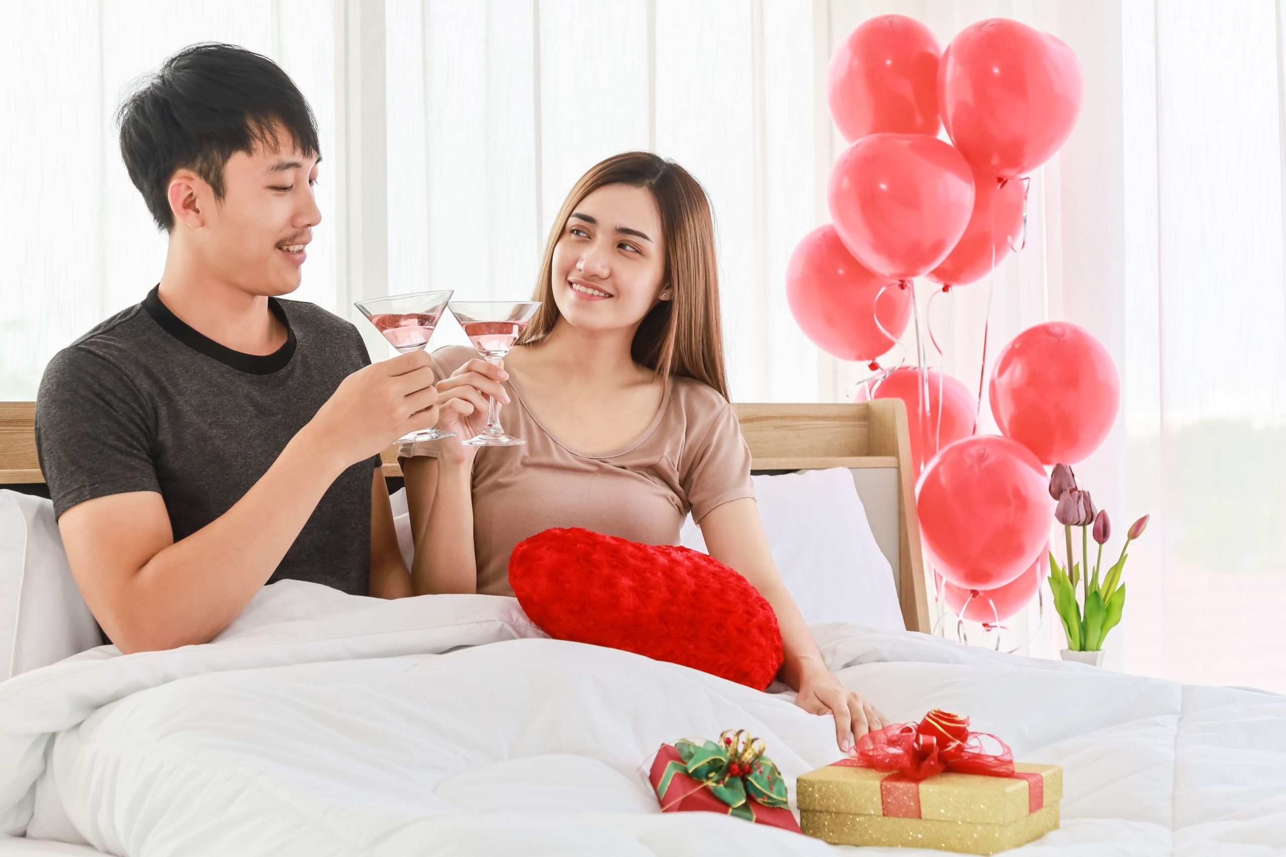 A man and a woman enjoying a Edenton, NC, bed and breakfast.