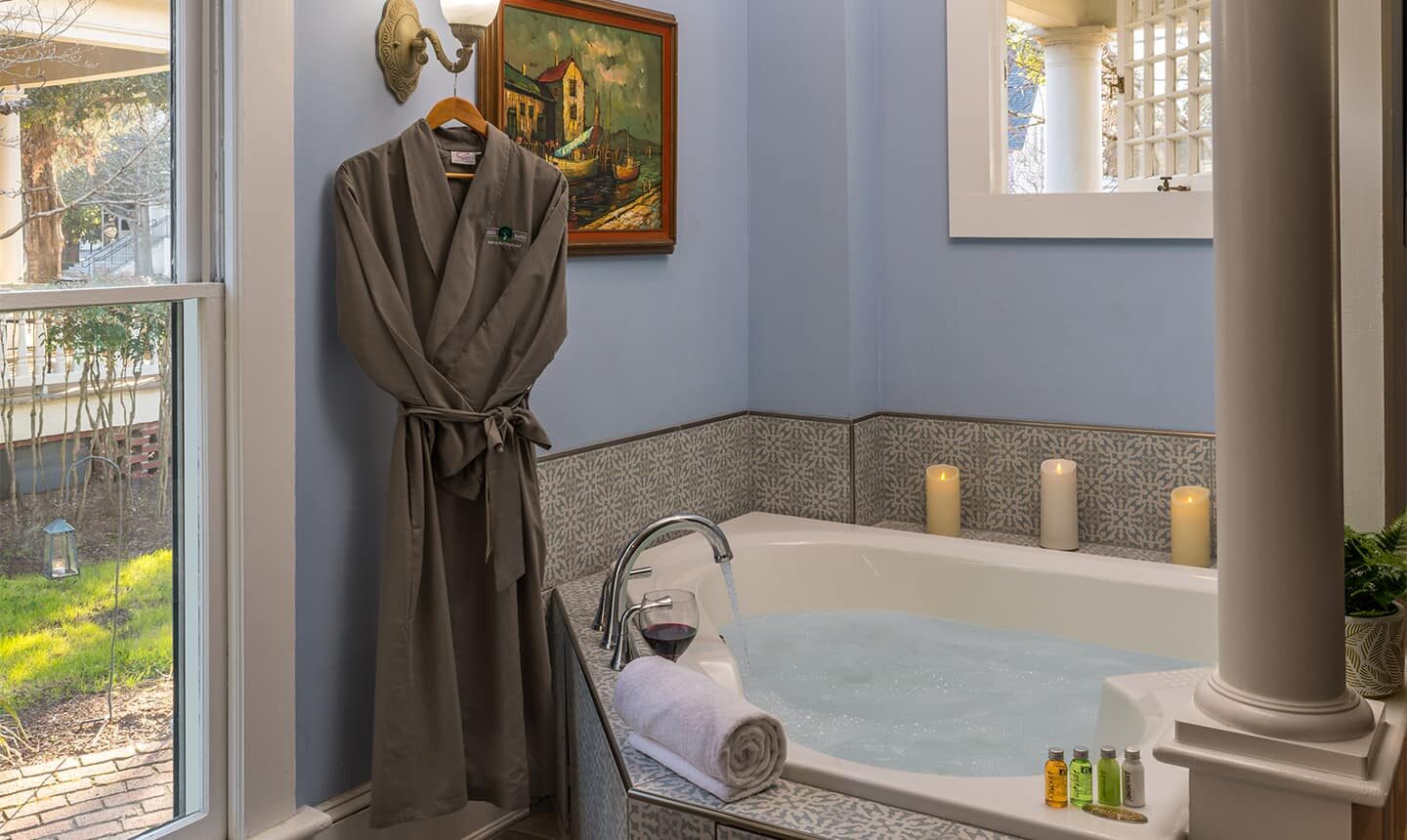 Oversized tub in King Suite