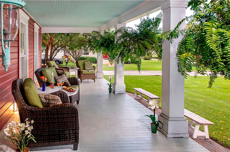 The porch at the Pack House at the Inner Banks Inn a meeting space in Edenton, NC