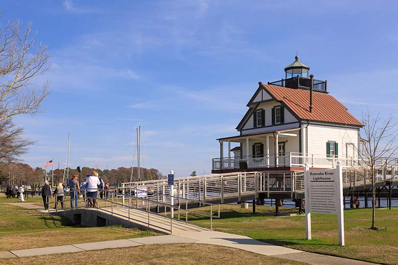 Historic Edenton, view of the Roanoak Lighthouse. History tour packages.