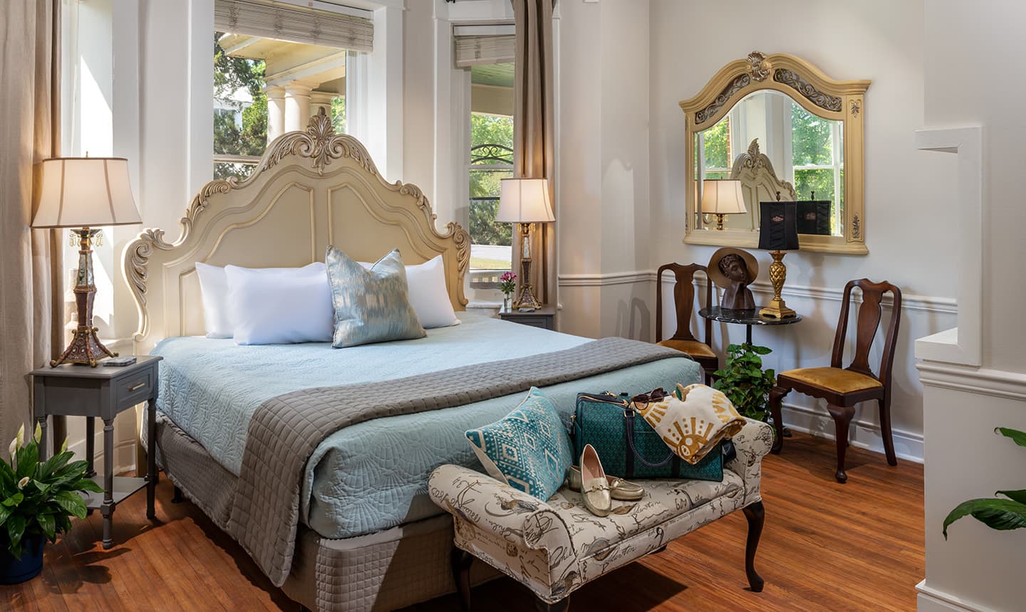 King bed and bench in Penelope Barker Suite