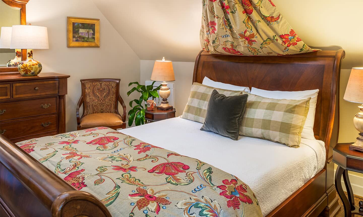 Bed in Deluxe Queen Suite