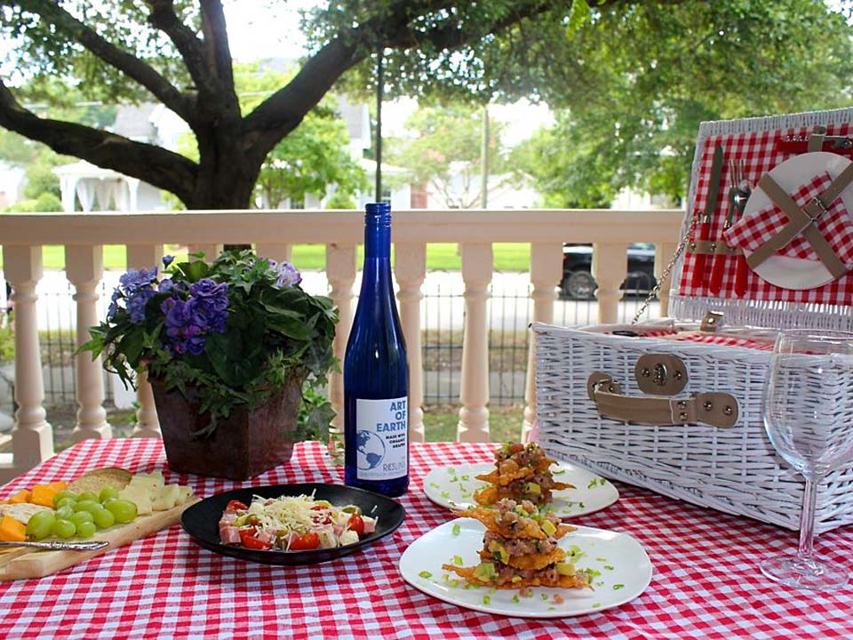 Romantic escape, Inner Banks. Picnic basket.