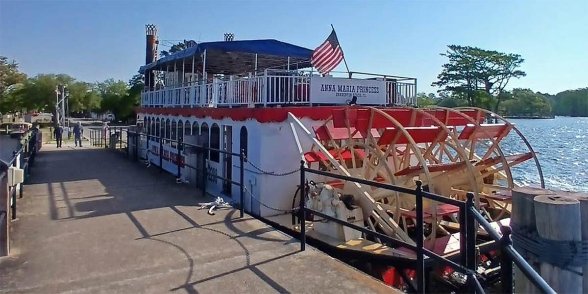 Paddle boat in Edenton