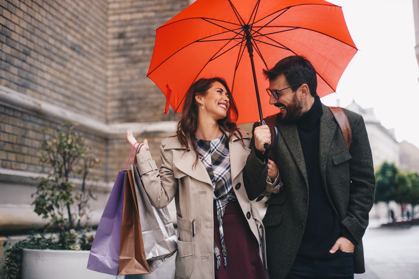 A couple walking through downtown Edenton, one of the best NC weekend getaways, on a rainy day